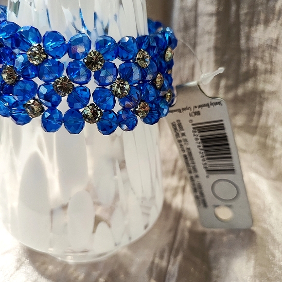 Vibrant Blue Aurora Borealis Prong Set Clear Rhinestone Stretch Bracelet NWT - Picture 4 of 10